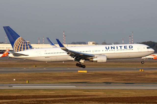 N665UA —