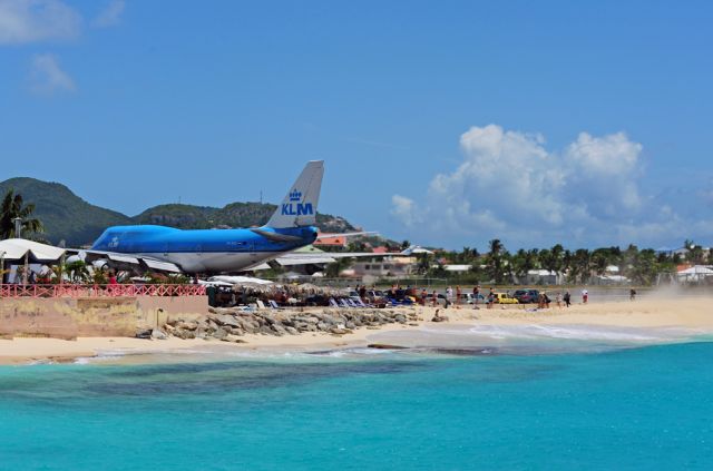 PH-BFA — - Kickin sand at MAHO.