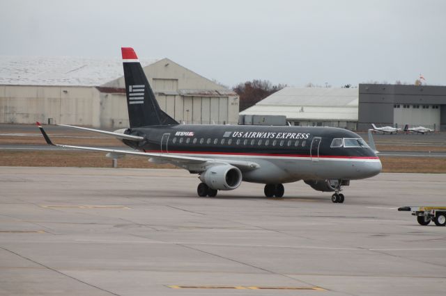 Embraer 170/175 (N816MA) - Republic ERJ-175 pulling into the gate.