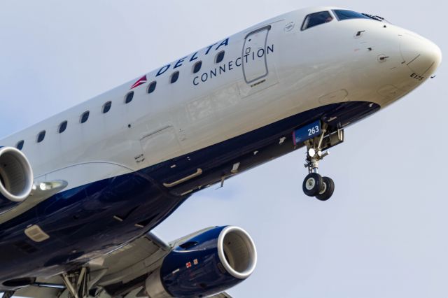 Embraer 175 —