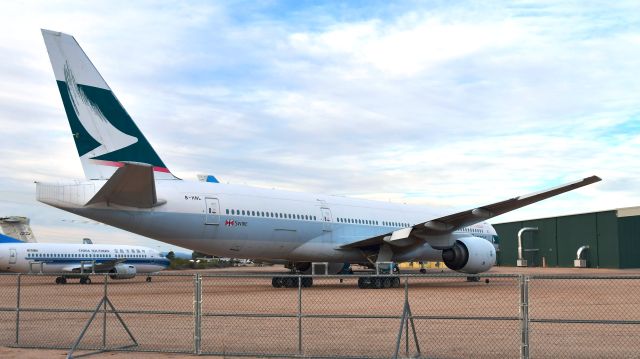 Boeing 777-200 (B-HNL) - Cathay Pacific Boeing 777-267 B-HNL in Tucson Pima Air & Space Museum 