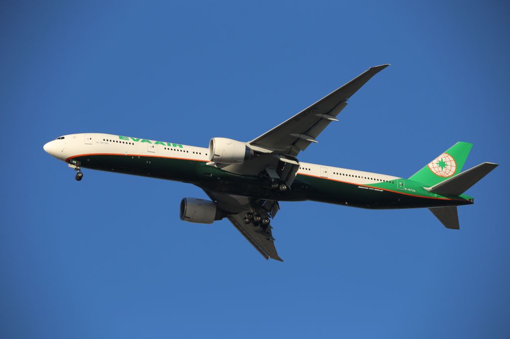 BOEING 777-300ER (B-16726)