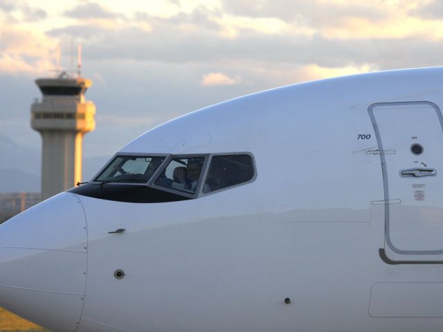 Boeing 737-700 (C-FWAO) - Westjet pilots love to wave to the spotters