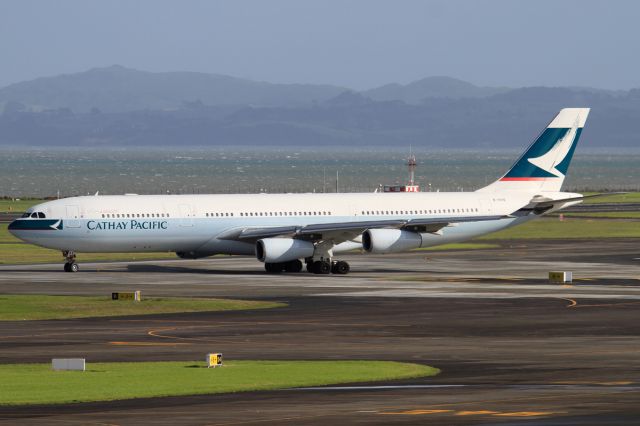 Airbus A340-300 (B-HXE)