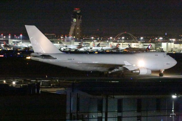 Boeing 747-400 (N445MC)