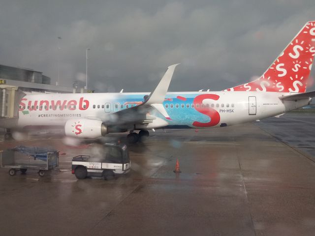 Boeing 737-800 (PH-HSK) - Transavia B737-8K2 cn41330 at the gate on Amsterdam with Liv. Sunweb 20 mei 2022