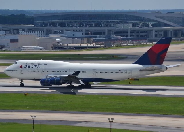 Boeing 747-400 (N665US) - 8/8/15