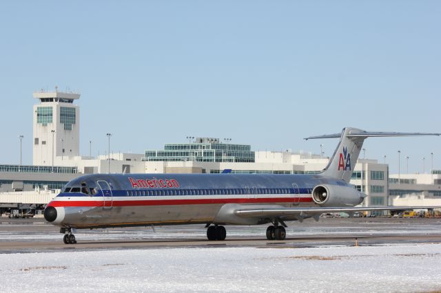 McDonnell Douglas MD-82 (N561AA)