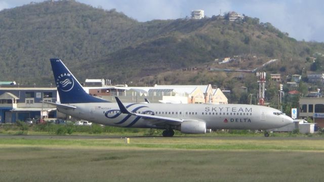 Boeing 737-800 (N3758Y)