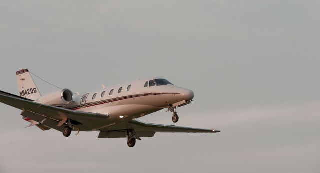 Cessna Citation Excel/XLS (N642QS) - Late Evening Landing Cape May County NJ runway 19