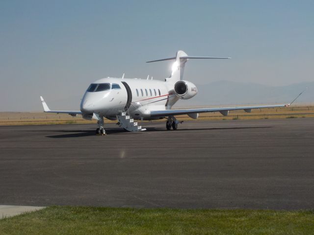 Canadair Challenger 350 (N443DB)