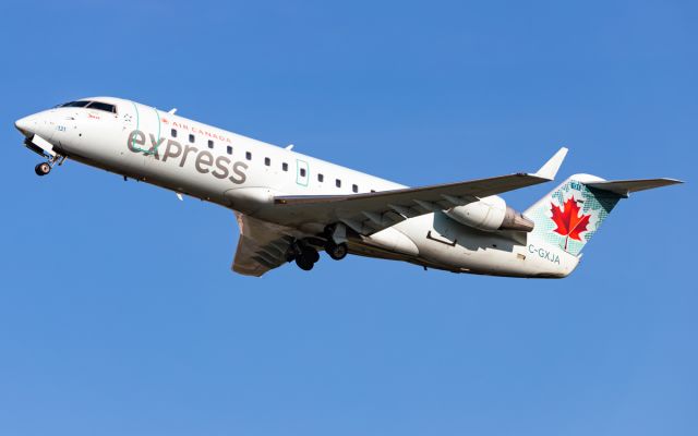 Canadair Regional Jet CRJ-200 (C-GXJA)