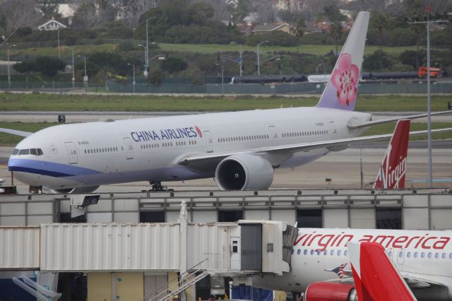 BOEING 777-300ER (B-18002)