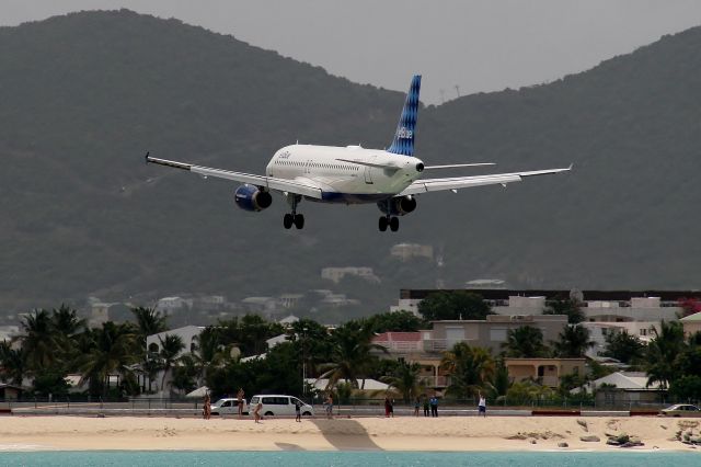 Airbus A320 (N529JB)