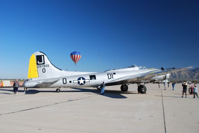 Boeing B-17 Flying Fortress (N390TH)