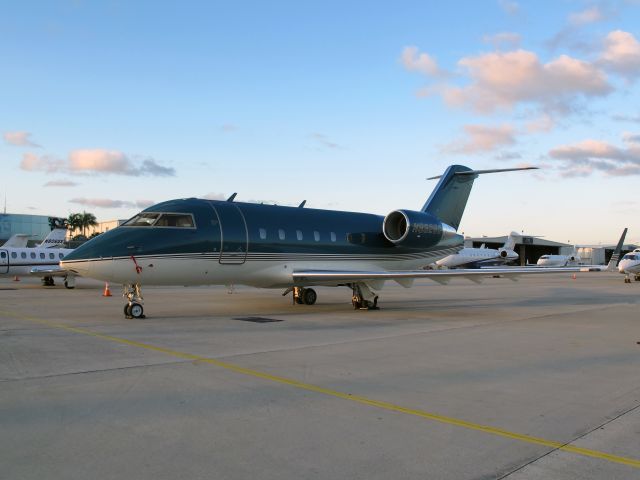 Canadair Challenger (N832SC) - A very nice business jet.