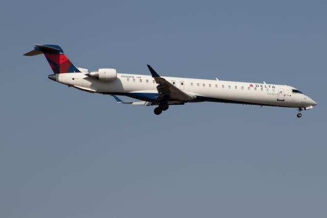 Canadair Regional Jet CRJ-900 (N310PQ)