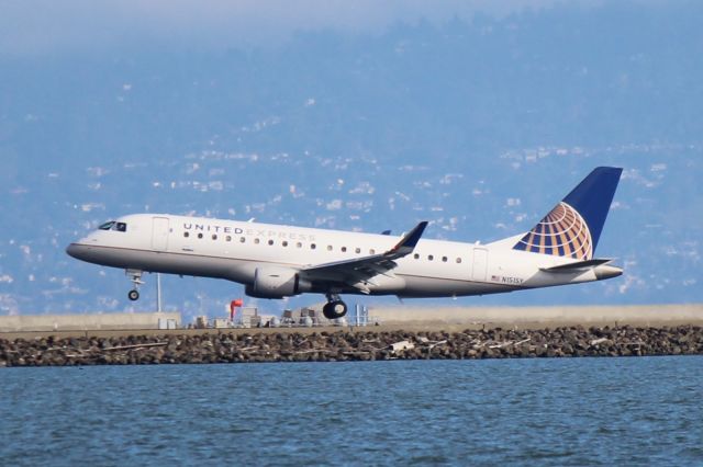 Embraer 170/175 (N151SY)