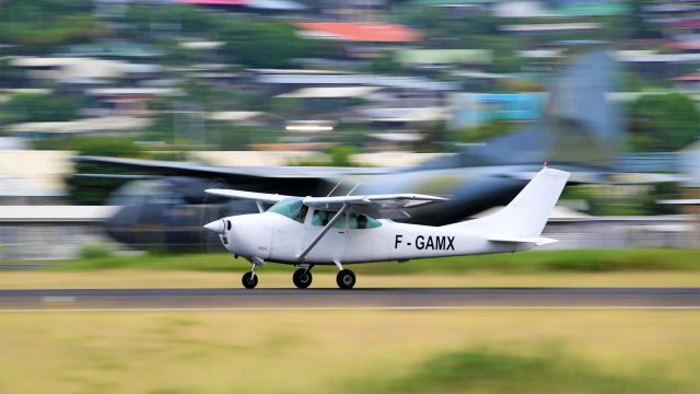 Cessna Skylane (F-GAMX)