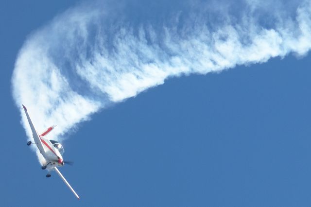 GLOS Air Glos-Airtourer (VH-MRI) - Performing aerobatic maneuvers at the Australia Day Airshow in Perth.