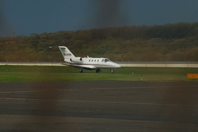 CORBY Starlet (N525WB) - CJ1 taxiing to transient ramp at KOXC after landing