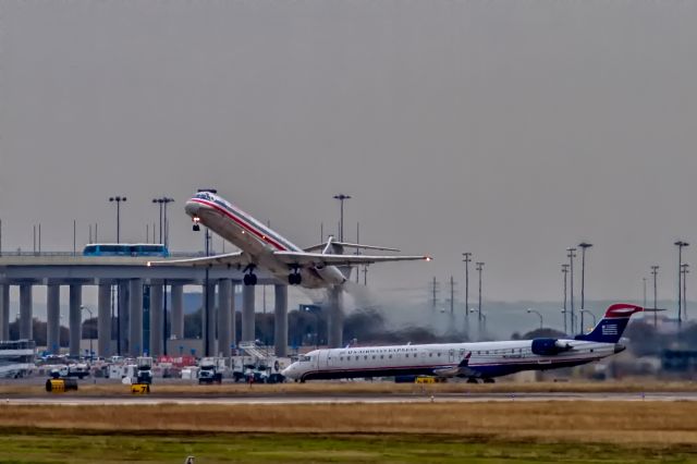 McDonnell Douglas MD-80 —
