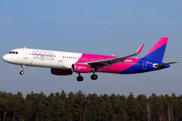Airbus A321 (HA-LXZ)