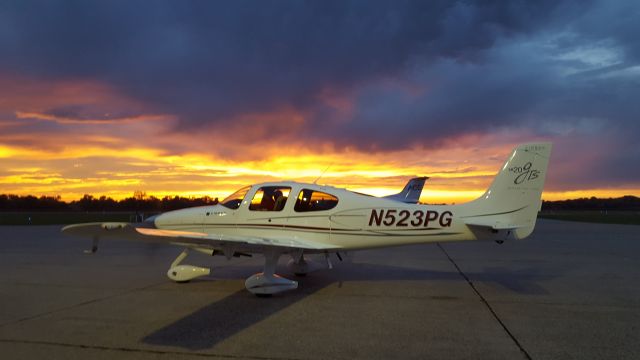 Cirrus SR-22 (N523PG) - on the Ramp at KIOW