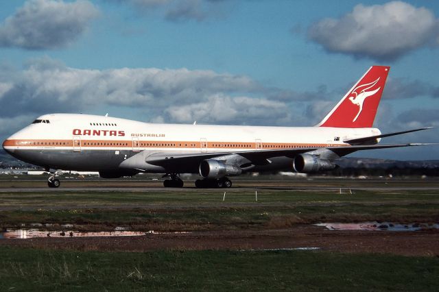 Airbus A330-300 (VH-EBH) - QANTAS - BOEING 747-238B - REG : VH-EBH (CN 20842/238) - ADELAIDE INTERNATIONAL AIRPORT SA. AUSTRALIA - YPAD 15/6/1988 35MM SLIDE CONVERSION USING A LIGHTBOX AND A NIKON L810 DIGITAL CAMERA IN THE MACRO MODE.