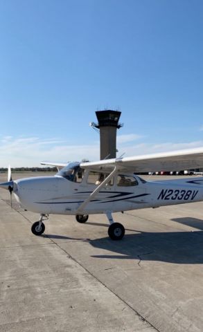 Cessna Skyhawk (N2338V)