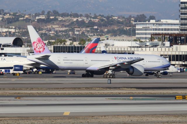 BOEING 777-300ER (B-18053)