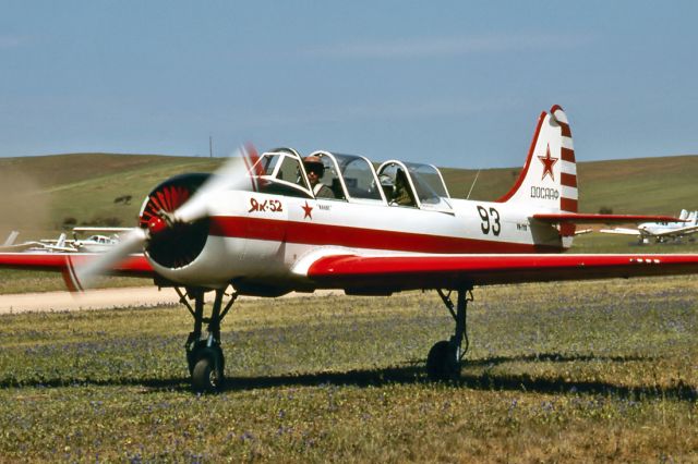 VH-YYK — - YAKOVLEV YAK-52 (BACAU) - REG : VH-YYK / 93 (CN 855808) - JAMESTOWN AIRPORT SA. AUSTRALIA - YJST 12/11/1995