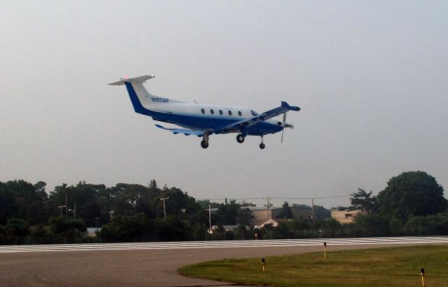 Pilatus PC-12 (N955AF) - Landing runway 15.