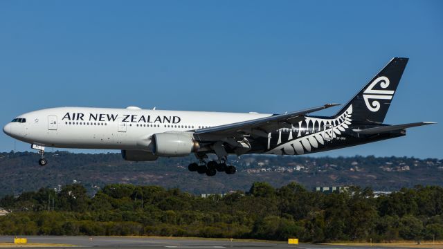 Boeing 777-200 (ZK-OKG)