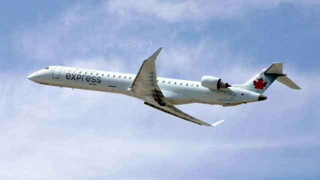 Canadair Regional Jet CRJ-900 (C-GFJZ)