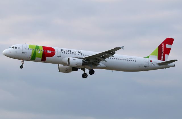 Airbus A321 (CS-TJE)