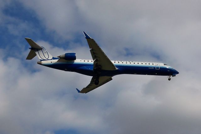 Canadair Regional Jet CRJ-700 (N708SK) - United Express (SkyWest) CRJ-700ER N708SKbr /Final approach to 17R at AUSbr /Feb-16-2011