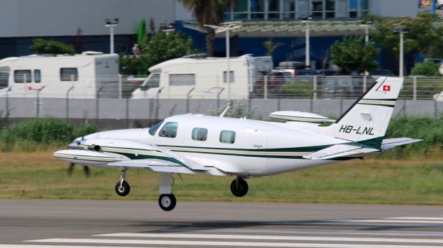 Piper Cheyenne 2 (HB-LNL)