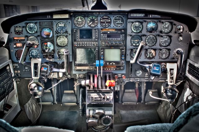 Piper Navajo (N114PR)
