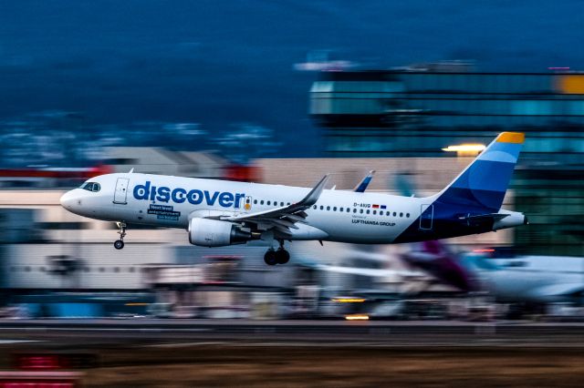 Airbus A320 (D-AIUQ) - panning, 1/40 sec freehand