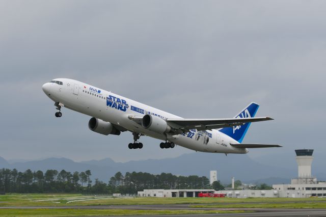 BOEING 767-300 (JA604A)