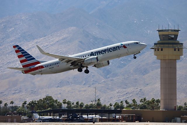 Boeing 737-700 (N881NN)