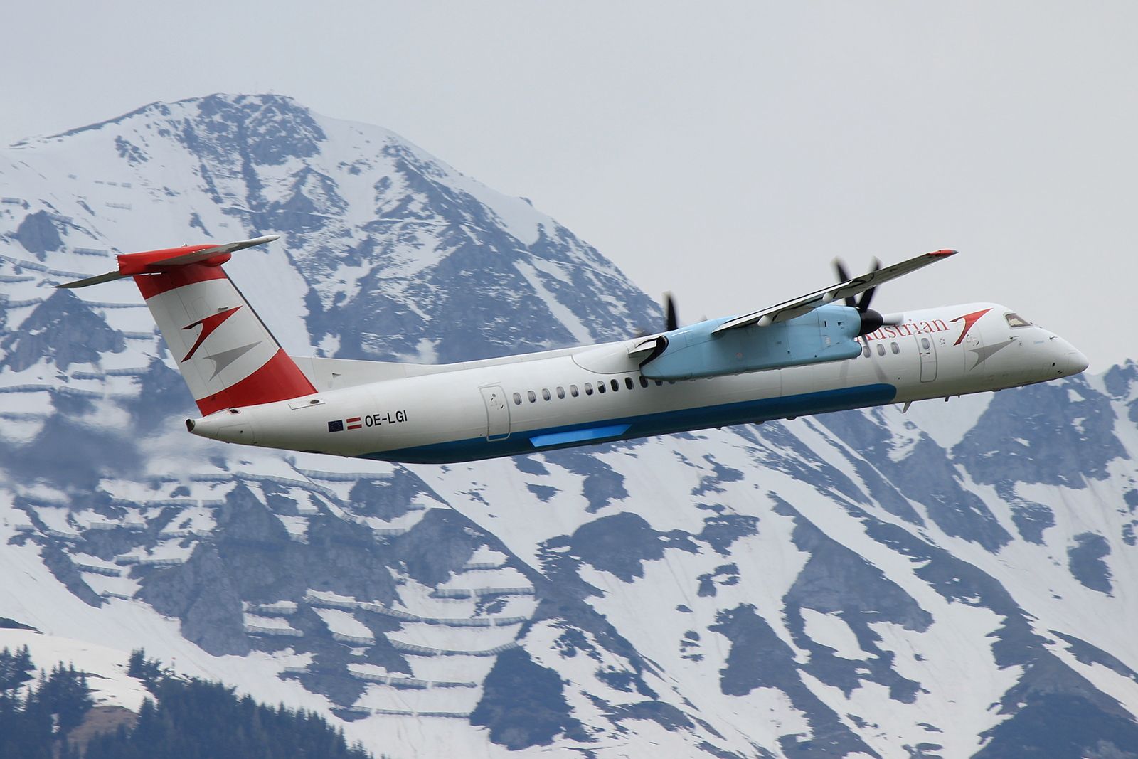 de Havilland Dash 8-400 (OE-LGI)