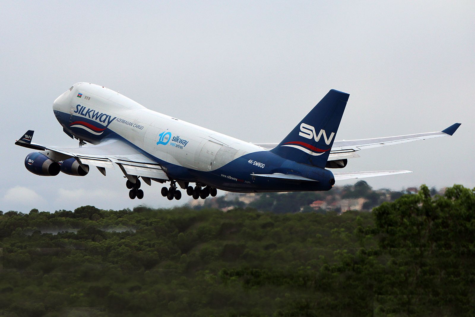 Boeing 747-200 (4K-SW800)