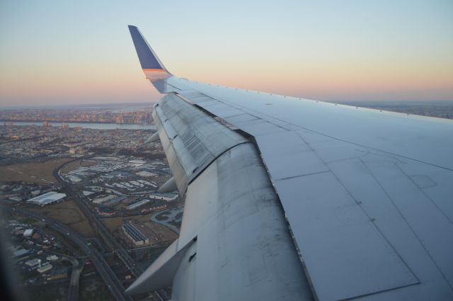 Boeing 757-200 — - Sunset Landing at EWR, View of Manhattan