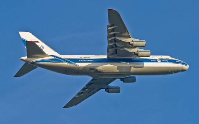 Antonov An-124 Ruslan (RA-82042) - volga-dnepr an-124-100 departing shannon