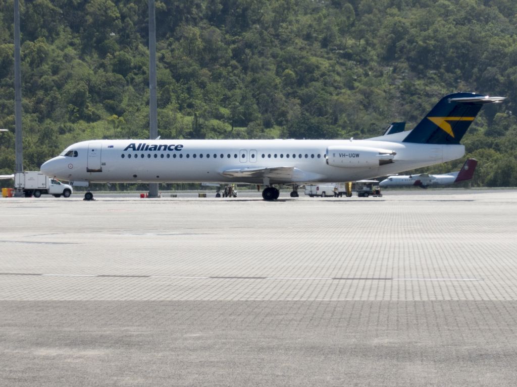 Fokker 100 (VH-UQW) - 6 NOV 2017