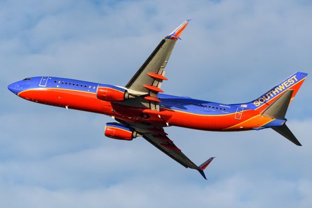 Boeing 737-700 (N8629A) - Southwest banking away after takeoff on runway 19R.