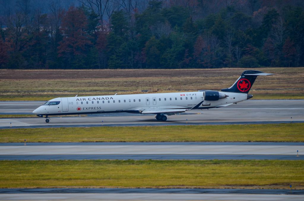 Canadair Regional Jet CRJ-900 (C-FJFZ)