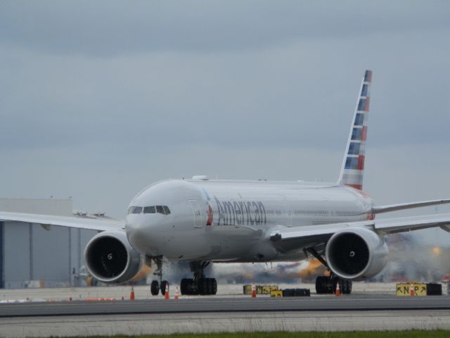 BOEING 777-300ER (N729AN)